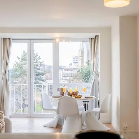 Luxury Leie View Apartment